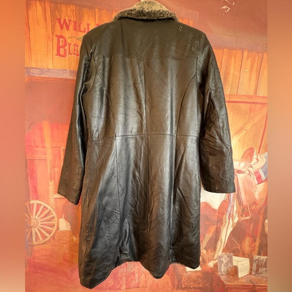 🧥 Vintage Leather Coat with Faux Shearling Lining | 1970s Style | Winter Weight - Picture 4 of 5